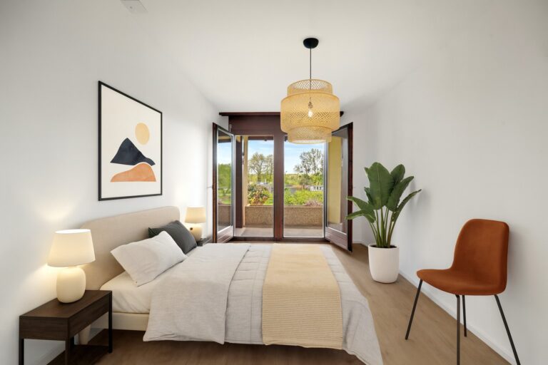 Zimmer 2 mit Balkon_neu