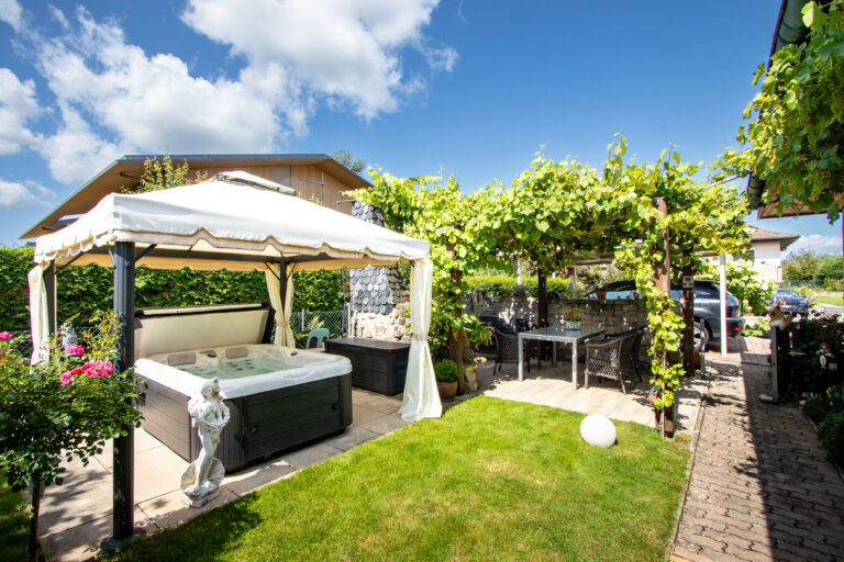 Whirlpool_Pergola