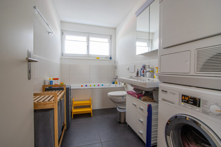 grosses Badezimmer
