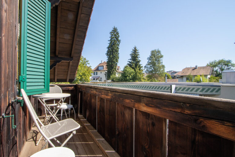 Balkon links